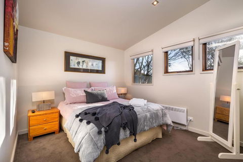 Alinga - St Kilda Accommodation 1