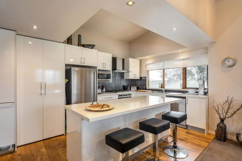 Alinga - St Kilda Accommodation 2