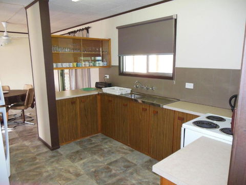 All Decked Out In Edithburgh - St Kilda Accommodation 1