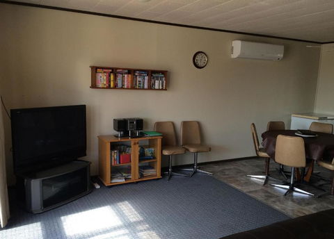 All Decked Out In Edithburgh - St Kilda Accommodation 4