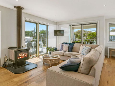 All Decked Out - St Kilda Accommodation 1