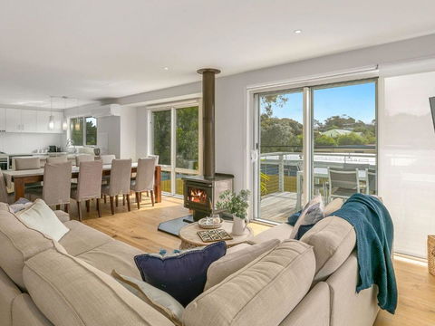 All Decked Out - St Kilda Accommodation 2
