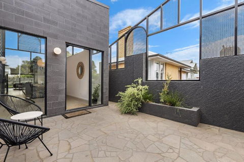 Allure - St Kilda Accommodation 0