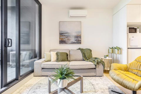 Alluring Oasis In The Heart Of South Melbourne - St Kilda Accommodation 0