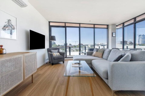 Aloft At Era With Sweeping Balcony Views - St Kilda Accommodation 1