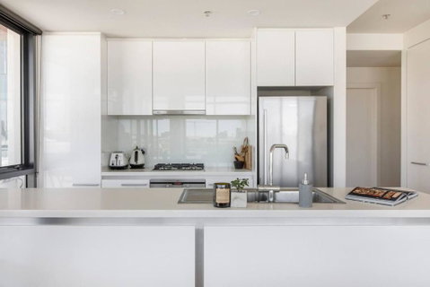 Aloft At Era With Sweeping Balcony Views - St Kilda Accommodation 4