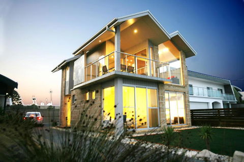Aloha Beachfront Port Fairy - St Kilda Accommodation 0