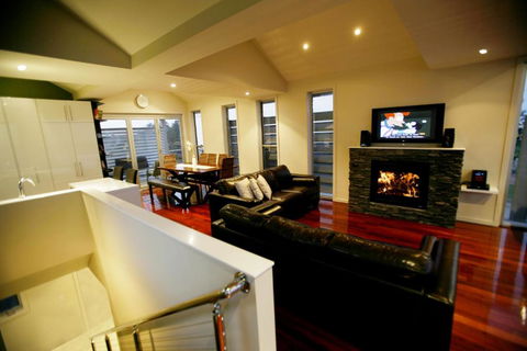 Aloha Beachfront Port Fairy - St Kilda Accommodation 2