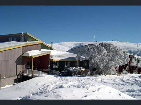 Alpine Cabin- Spa/Pool/Sauna - St Kilda Accommodation 3