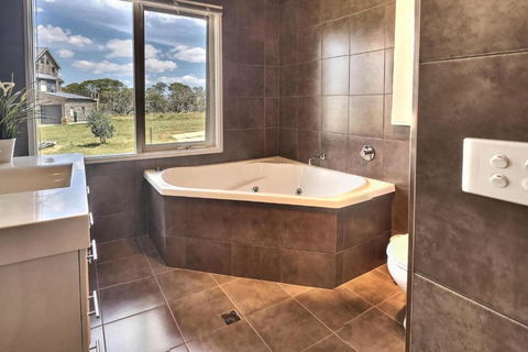 Alpine Edge - St Kilda Accommodation 4
