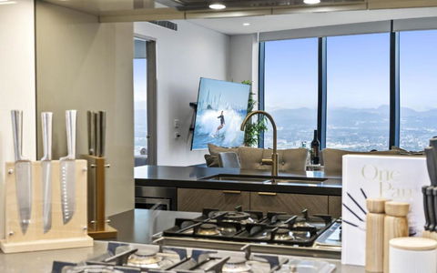 ALTITUDE Ocean Suites - SPECTACULAR, Unmatched Views & Luxury Accommodation - St Kilda Accommodation 4