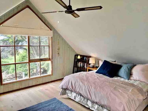 Alyeska Loft - Apollo Bay Studio Loft Apartment - St Kilda Accommodation 2