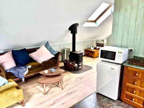 Alyeska Loft - Apollo Bay Studio Loft Apartment - St Kilda Accommodation 4