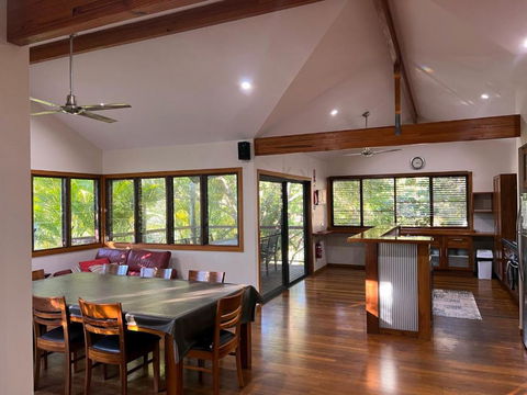 Amaroo - Bring Your Own Linen - St Kilda Accommodation 3