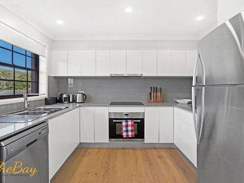 Amaroo Cres No 20 Fingal Bay Holiday Home - St Kilda Accommodation 2