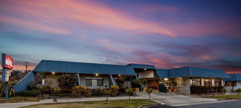 Amaroo Motel Tumuts Best Accommodation - St Kilda Accommodation 0