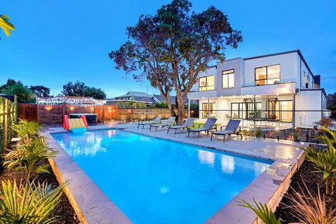 Amazing Backyard - MAX Entertain Beachside Retreat - St Kilda Accommodation 0