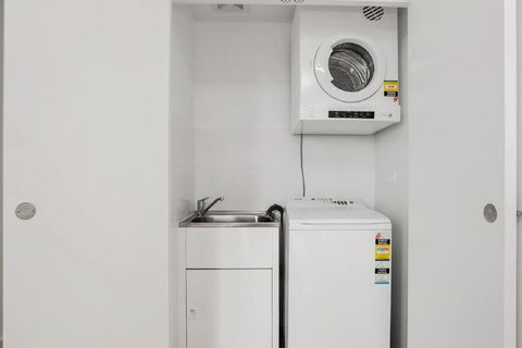Amazing Two Bedroom St Leonards ATC62010 - St Kilda Accommodation 1