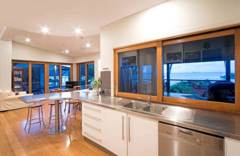 Amazing Whitsunday Views At High Tide - St Kilda Accommodation 3