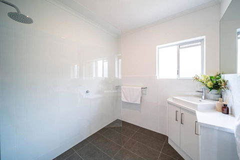 Ambrosia - Designer 3BR WiFi - St Kilda Accommodation 1