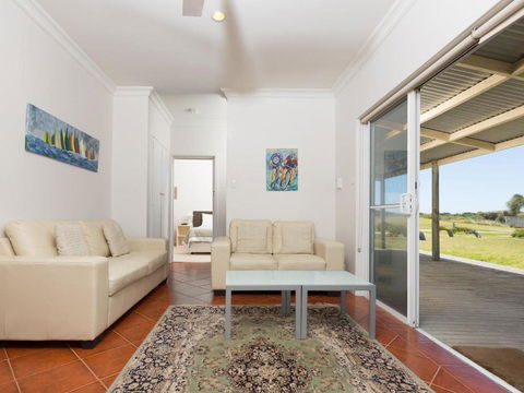 Amhurst Cottage - St Kilda Accommodation 3