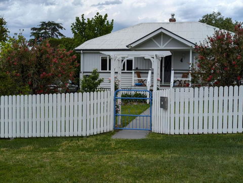 Amiens Cottage. Queenslander, Charming, Central. - St Kilda Accommodation 3