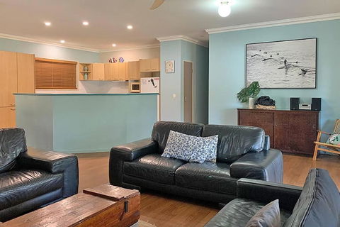 AMITY PINES - St Kilda Accommodation 3