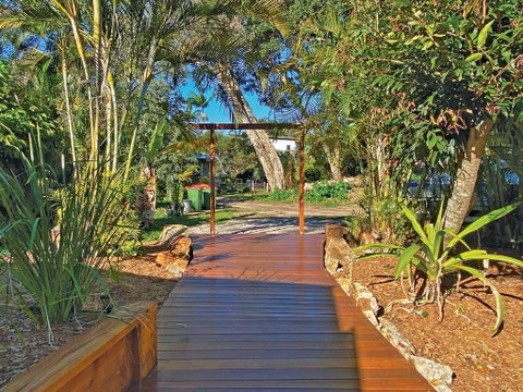 AMITY POINT WATERFRONT CABINS- TAMDHU - St Kilda Accommodation 1