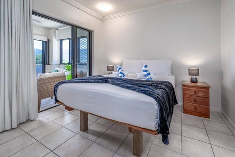 An Adorable Apartment On Abbott - Stunning Views - St Kilda Accommodation 2