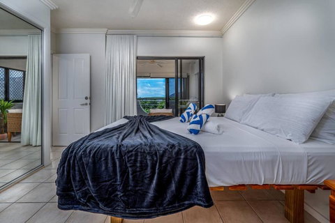 An Adorable Apartment On Abbott - Stunning Views - St Kilda Accommodation 3