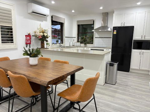 An Enchating And Enriching Home - St Kilda Accommodation 3