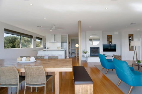 Anchor Beachfront Retreat Water Views, On The Beach - St Kilda Accommodation 4