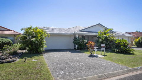 Anchorage Waterfront Unit In Yamba - St Kilda Accommodation 1
