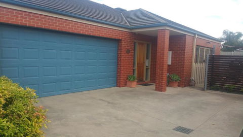Annesley Central - St Kilda Accommodation 0