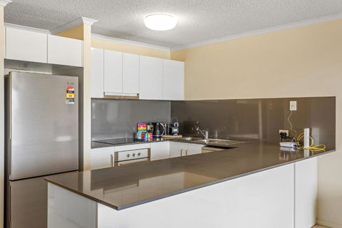Albion Convenient Hideaway With Parking & Balcony - St Kilda Accommodation 2