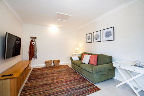 Alkira - Pet Friendly - 4 Mins Walk To Beach - St Kilda Accommodation 4