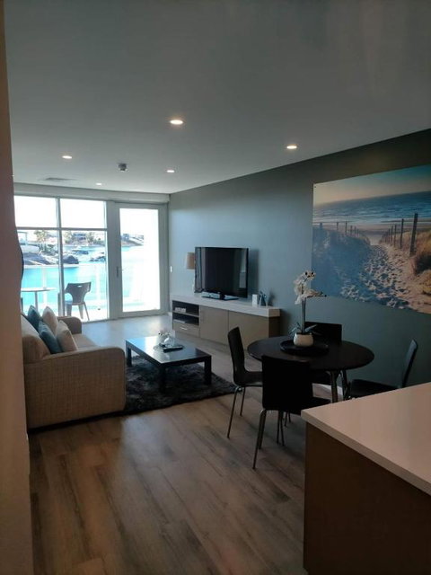 Apartment 3 Wallaroo Marina - St Kilda Accommodation 1