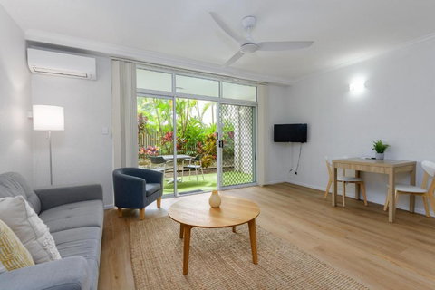 Apartment 4 At Palm Villas - St Kilda Accommodation 2