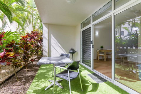 Apartment 4 At Palm Villas - St Kilda Accommodation 4