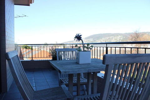 Apartment On Star Unit 2 - St Kilda Accommodation 4