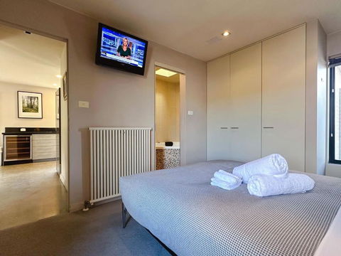 Apartment On Star Unit 2 - St Kilda Accommodation 1