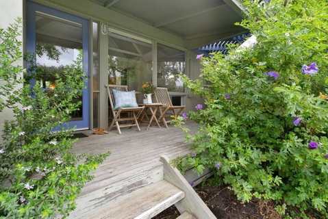 Apollo Bay Beach Bungalow - Couples Retreat - St Kilda Accommodation 2
