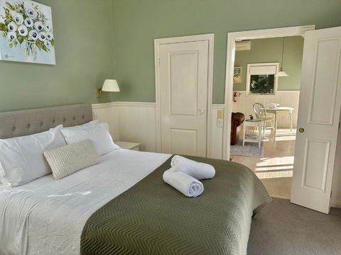Apple Tree Cottage - St Kilda Accommodation 2