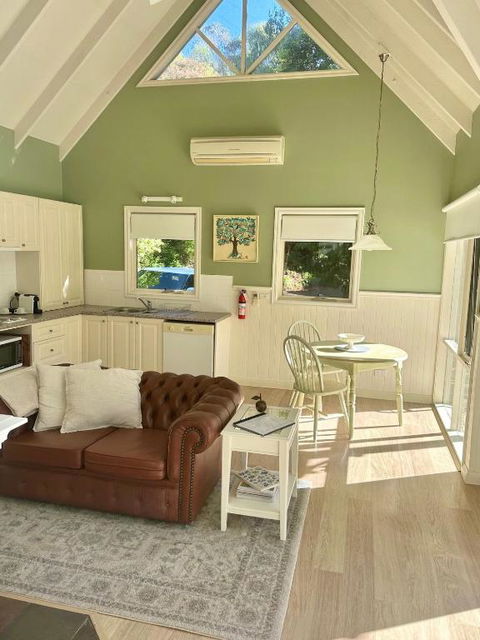 Apple Tree Cottage - St Kilda Accommodation 4
