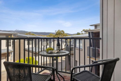 Apres 9 - St Kilda Accommodation 0