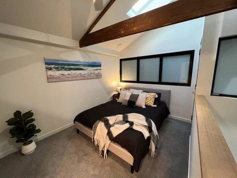Apt With Aircon & Loft Bedroom Great Location - St Kilda Accommodation 0