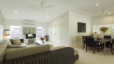 Aqua - Pecten Port Douglas - St Kilda Accommodation 3