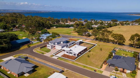 Aqua Views - St Kilda Accommodation 1