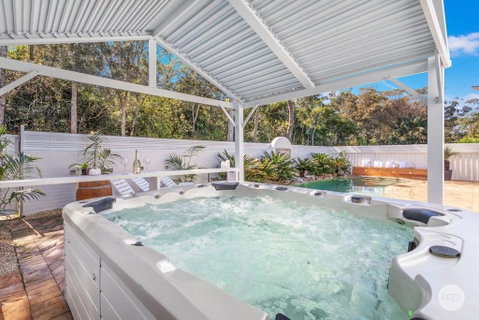 Aquablue Holiday Home - Hot Spa & Pool - 2m Walk To Beaches - St Kilda Accommodation 1