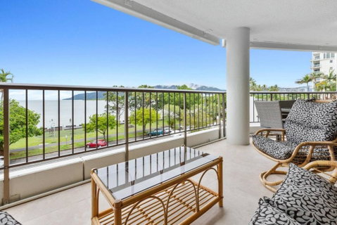 Aquarius Esplanade Retreat - St Kilda Accommodation 1